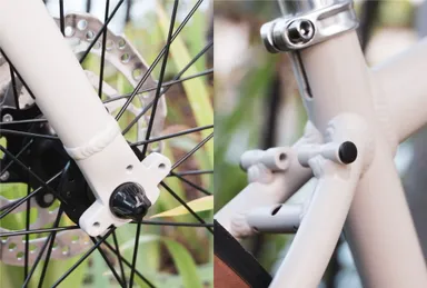 キャリアを取り付けられるダボ穴を備えているのでツーリング仕様にも変身できる