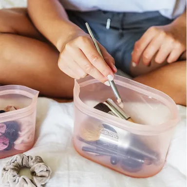 化粧品などのポーチ入れとしてもおすすめ