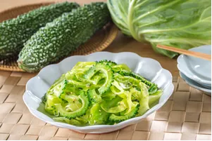 ねぎ塩だれのにがうりキャベツ