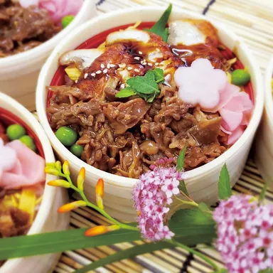 ＜料亭の味さえき＞牛しぐれ煮と鰻の蒸し寿司