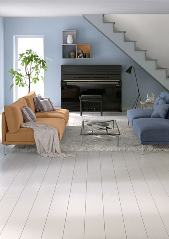 モダンインテリアに映える、モダンなアップライトピアノを
125万円代で8月に発売