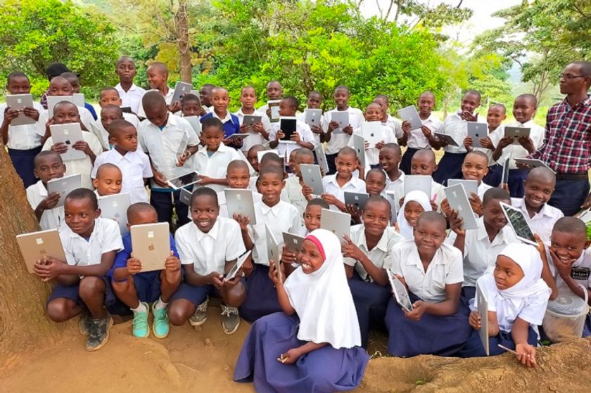 I-PRIMO店頭入替用「旧i-Pad」453台をNPOへ寄付
＝一部をタンザニアの小学校で再利用＝