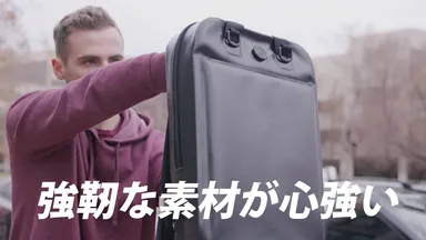 フロント部分にデュポン社の防弾ファイバーを使用