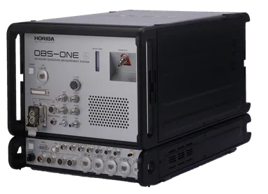 「OBS-ONE-XL」QCLを用いた世界初(当社調べ：2021年7月時点)の車載向け専用設計の排ガス測定装置