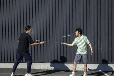 剣を交える山口親子