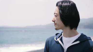 新宿の会社に勤めるマイペースな父親、シンジ