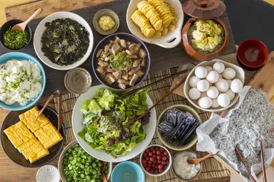 おばんざい(ごはん、みそ汁お替り自由)