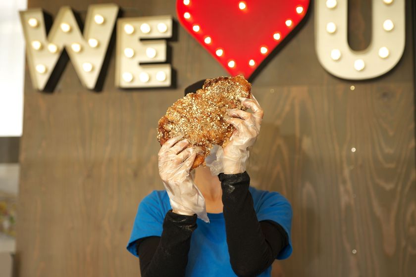 台湾と韓国の人気者がコラボ!
新しいデカ映えグルメ“ヤンニョム台湾ジーパイ”、
8月17日発売!