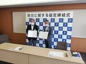 防災に関する協定締結式　左：伊藤 保徳市長　右：株式会社レクビィ代表取締役 増田 浩一