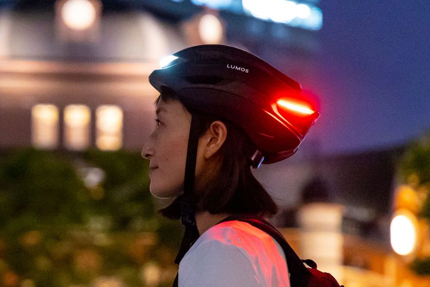 自転車用ヘルメット「LUMOS Ultra」の一般販売を開始 フロント・リアLEDライトなどを搭載した次世代ヘルメット ～  一般販売を記念して、期間限定の特別価格 ～｜UPJ株式会社のプレスリリース