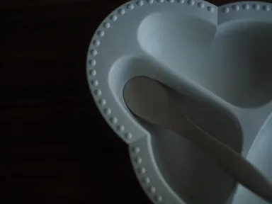 スプーンのアーチに合わせた設計。