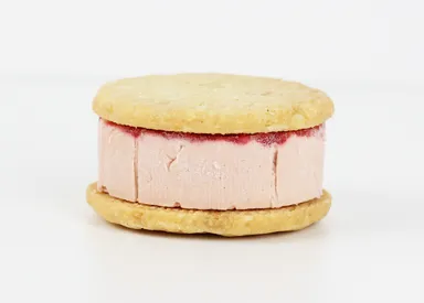 ホワイトチョコストロベリー　560円(税込)