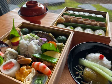 押小路 岡田　二段重