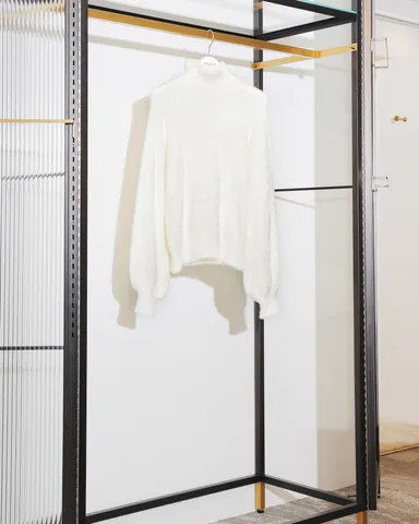 フェザータッチボリュームスリーブニット　11,000円