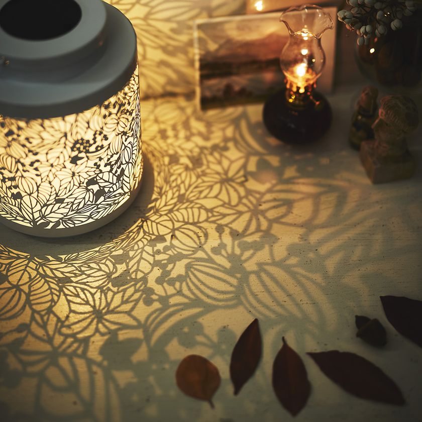 ベルメゾン
ペーパーアーティスト
nekonekodesign PAPER ARTS
(ネコネコデザインペーパーアーツ)とコラボ
「切り絵のように繊細なインテリアアイテム」
8月18日より販売開始