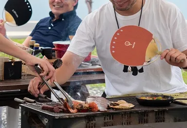 丸亀うちわ　ノッツ・シータ　バーベキューシーン