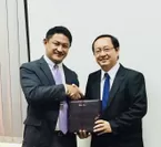 ベトナム科学技術省のダット大臣とレイシャン代表