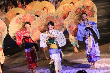 下駄総おどりの様子