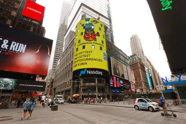 ニューヨークタイムズスクエアのビルボード