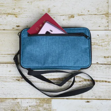 正面ファスナー付きポケット