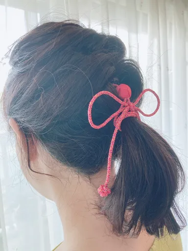 香るくみ紐 髪飾りとして
