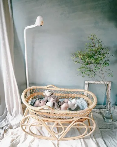 Cubo Aiを付属のスタンドで設置した様子