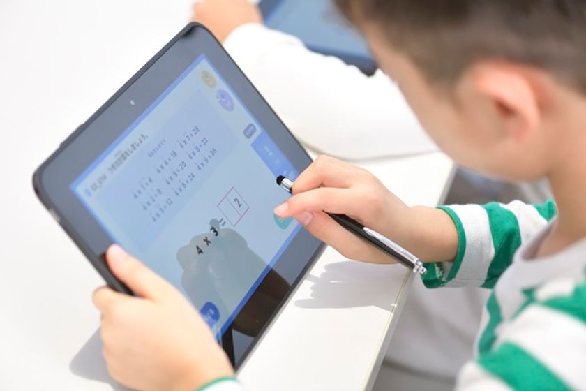 京セラ製法人向けWi-Fi(R)タブレット 「KC-T304」
ヒューマンアカデミーのさんすう数学教室「humath(ヒューマス)」に採用