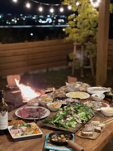 焚き火とBBQセットを使用した屋外の少人数パーティ