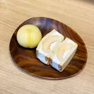 岡山県の主に赤磐市産である「白桃」を使用したフルーツサンド