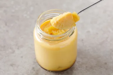 干し芋にプリン液がしみて、むっちりした食感に