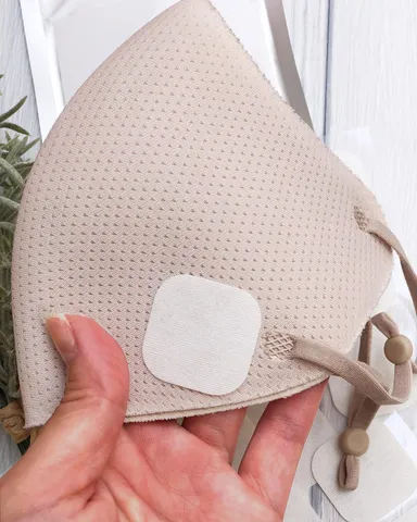 イメージ：マスクに貼る