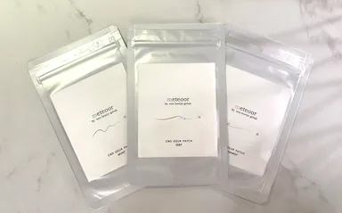 左から、ペパーミントの香り、微香料(ソープ系)、ベルガモットの香り　ラインストーンを一粒一粒、手作業で貼っています。