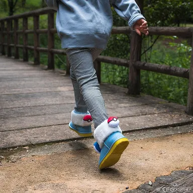 ポケットモンスターマスコットブーツの後ろ姿