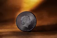 アイアン・メイデン『魔力の刻印』記念コイン 3