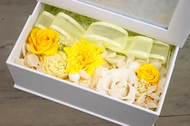 菊のお花を使い統一感のあるカラーで仕上げた温かみのあるアレンジです(2)