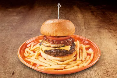 ”弾丸ハンバーグをまるごと使った”特製ミートソースバーガー