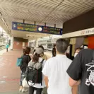 博多駅ホーム店舗時の行列
