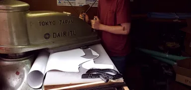 革の良い部分だけ裁断