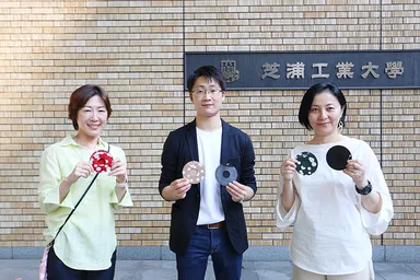 左：木戸さん　中央：有馬さん　右：橋田教授