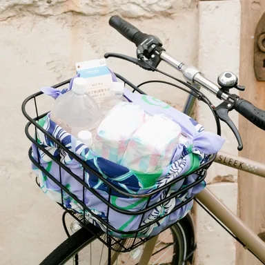 自転車のカゴに