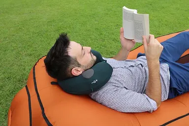 エアーラウンジャーとミュージックネックピロー