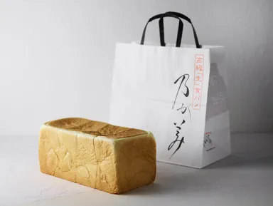 乃が美の「生」食パンと紙袋