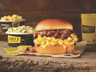 ダブルチーズビーフブリスケット1,580円(税込)