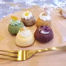 マドレーヌとクリームのちいさなケーキイメージ