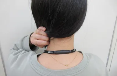 首の後ろ(センサー部分)