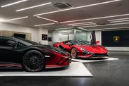 Aventador S Roadster 50th Anniversary Japan Edition 「火」 (左)Sian FKP 37(右)