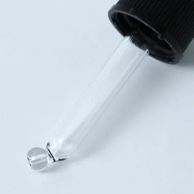 皮膚を傷つけにくい曲がりスポイト