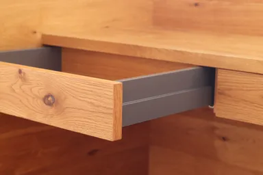 ソフトクローズの金物を採用