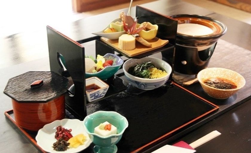 ～ 貴船料理旅館街で昼食の饗宴 ～
「貴船 昼食きっぷ〈秋版〉」を発売します