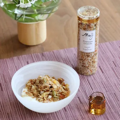 トロピカルフルーツとココナッツの淡路島グラノーラ